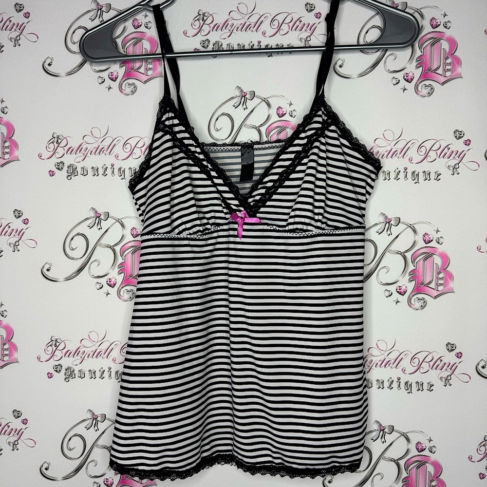 Tank top camisole white and black with pink ribbon 🎀 bow tie shirt y2k cami